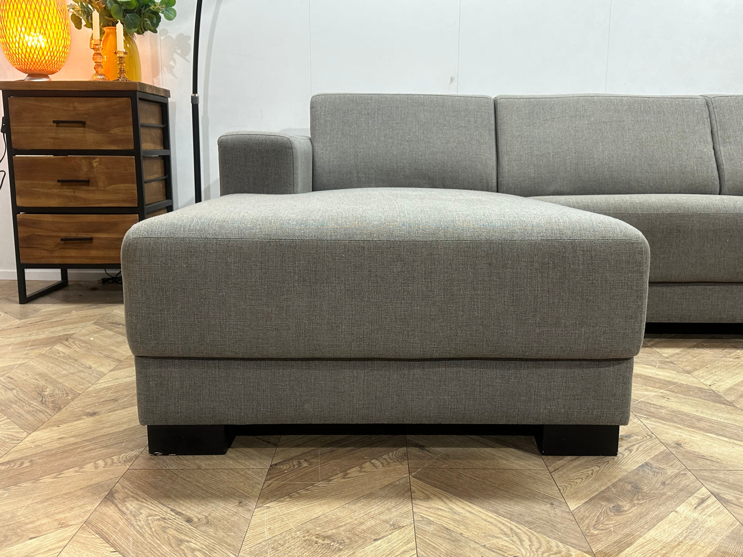 Licht Grijze Hoekbank ~ Vaste Kussens