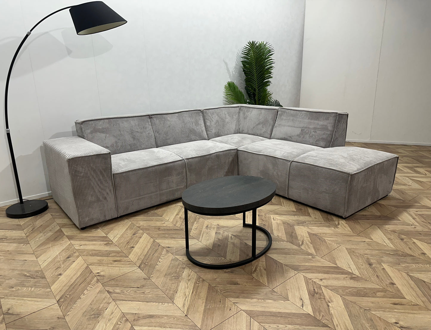!Showroommodel! Licht Grijze Ribstof Hoekbank