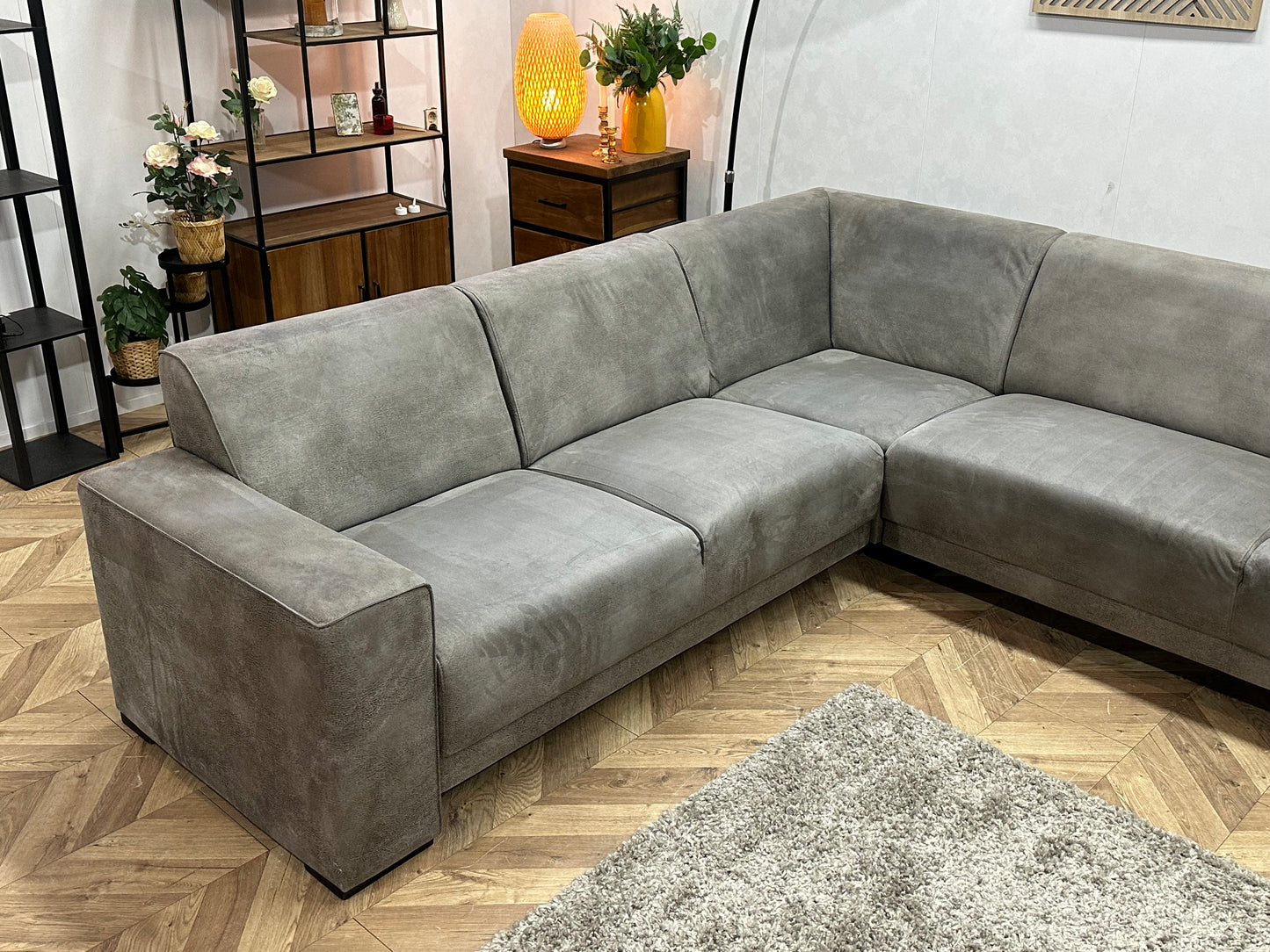 Grijze Suède Stoffen Hoekbank ~ Vaste Kussens