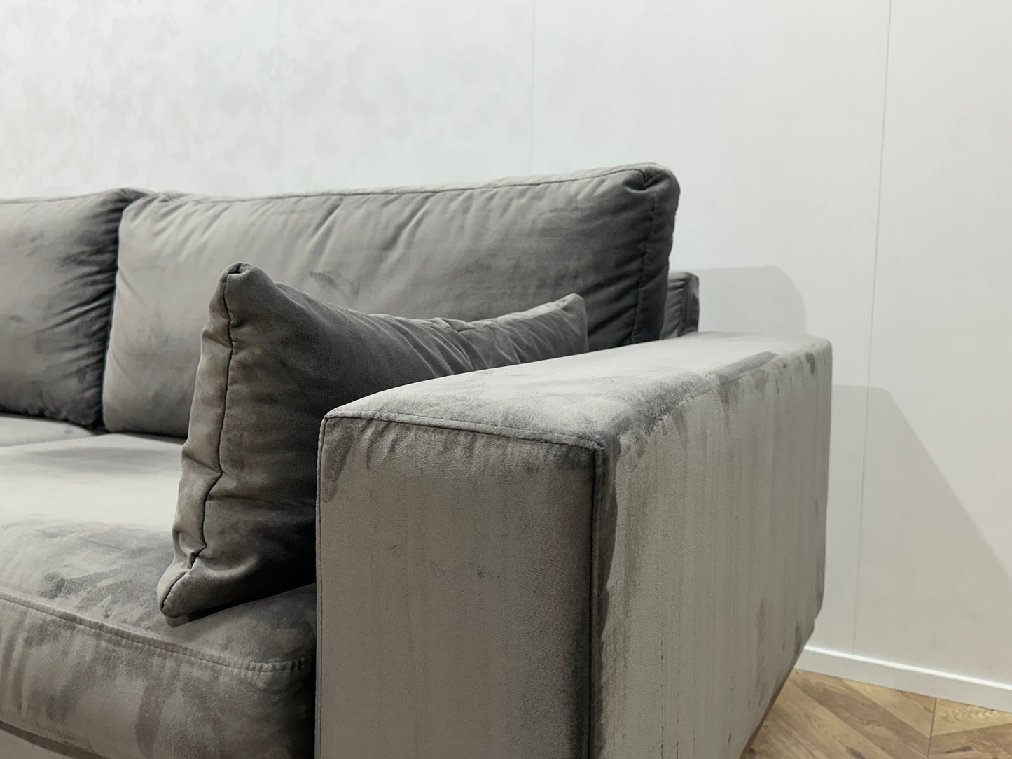 Grijze Velvet 2.5-Zits Bank ~ Losse Kussens Met Afneembare Hoezen