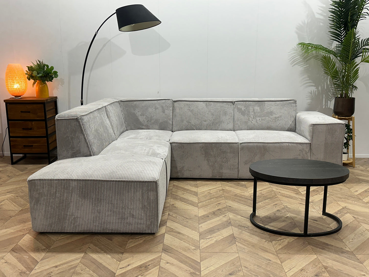 !Showroommodel! Licht Grijze Ribstof Hoekbank