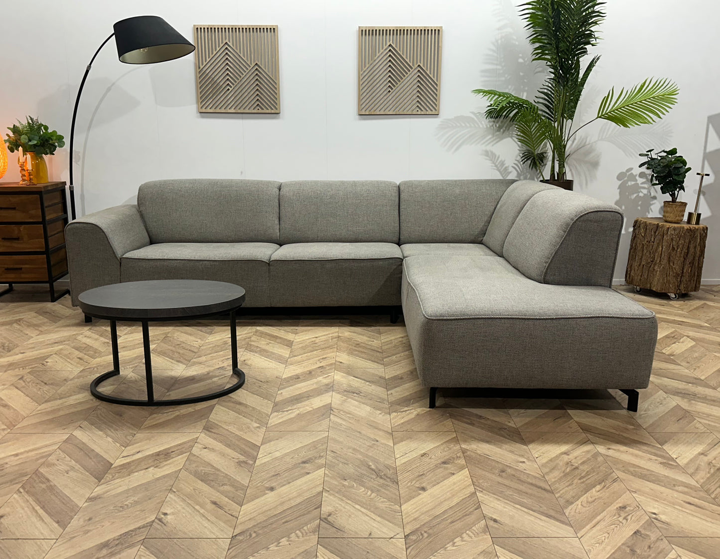 Licht Grijze Hoekbank ~ Vaste Kussens