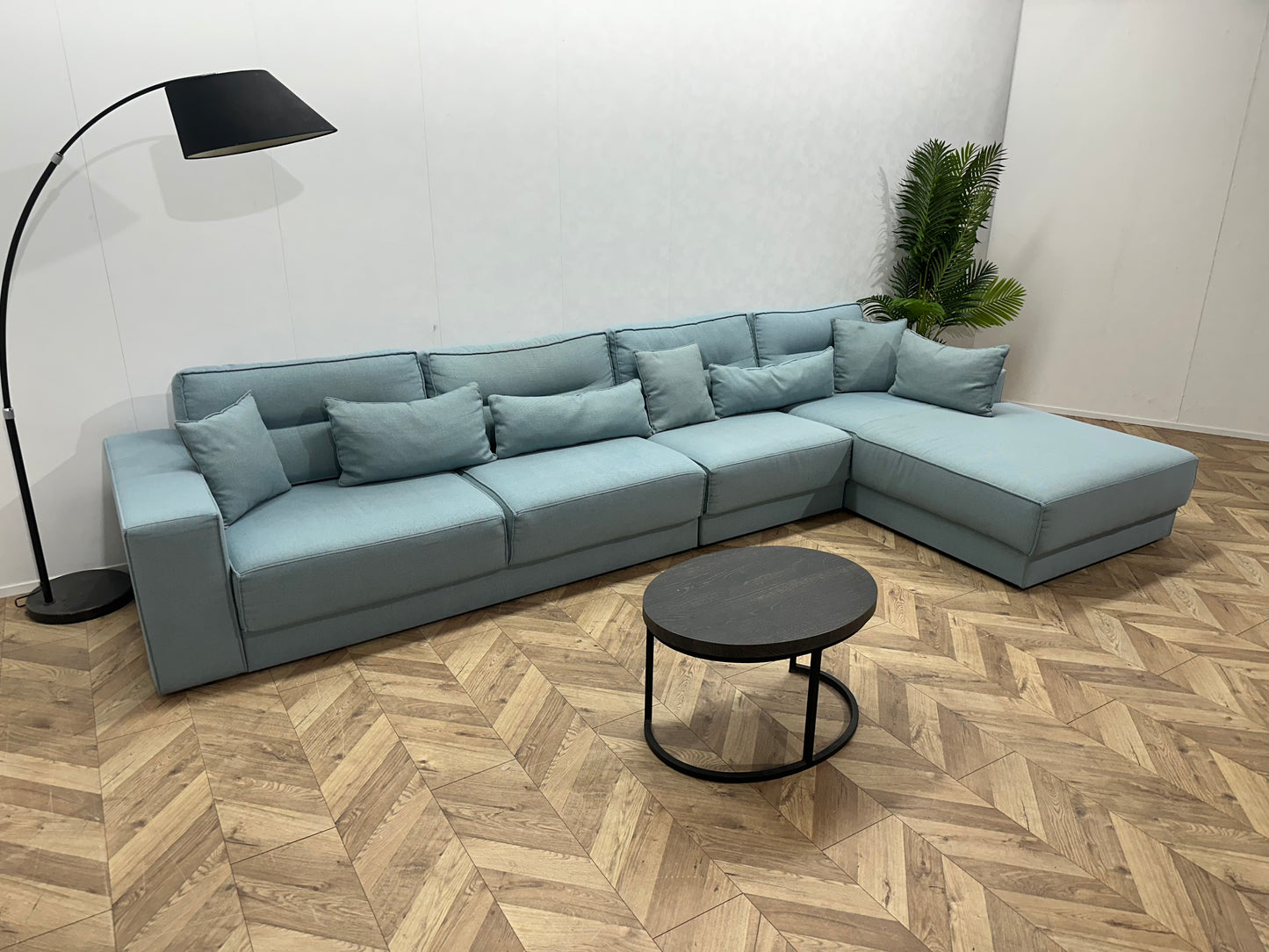 Licht Blauwe Ruime Hoekbank ~ Losse Rugkussens Met Afneembare Hoezen