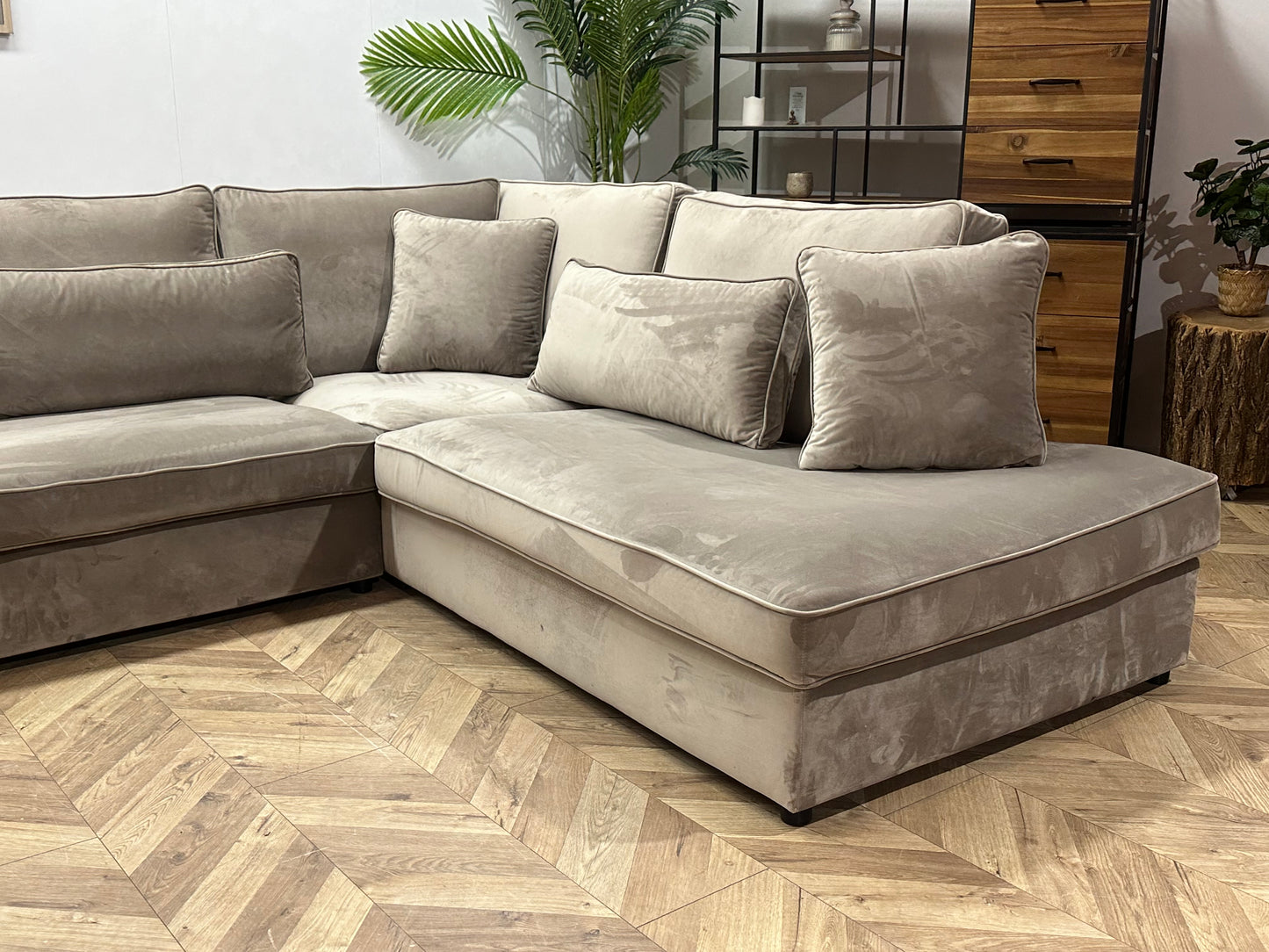 Licht Grijze/Beige Velvet Ruime U Bank ~ Losse Kussens Met Afneembare Hoezen