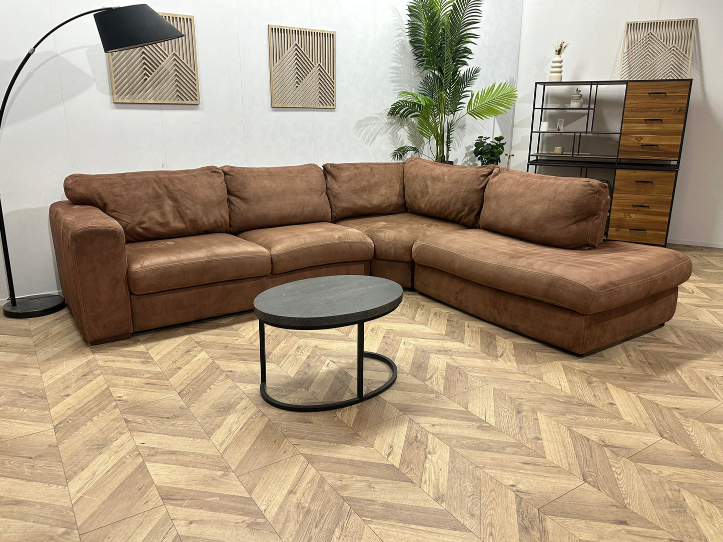 Bruine Suède Stoffen Hoekbank ~ Losse Kussens Met Afneembare Hoezen