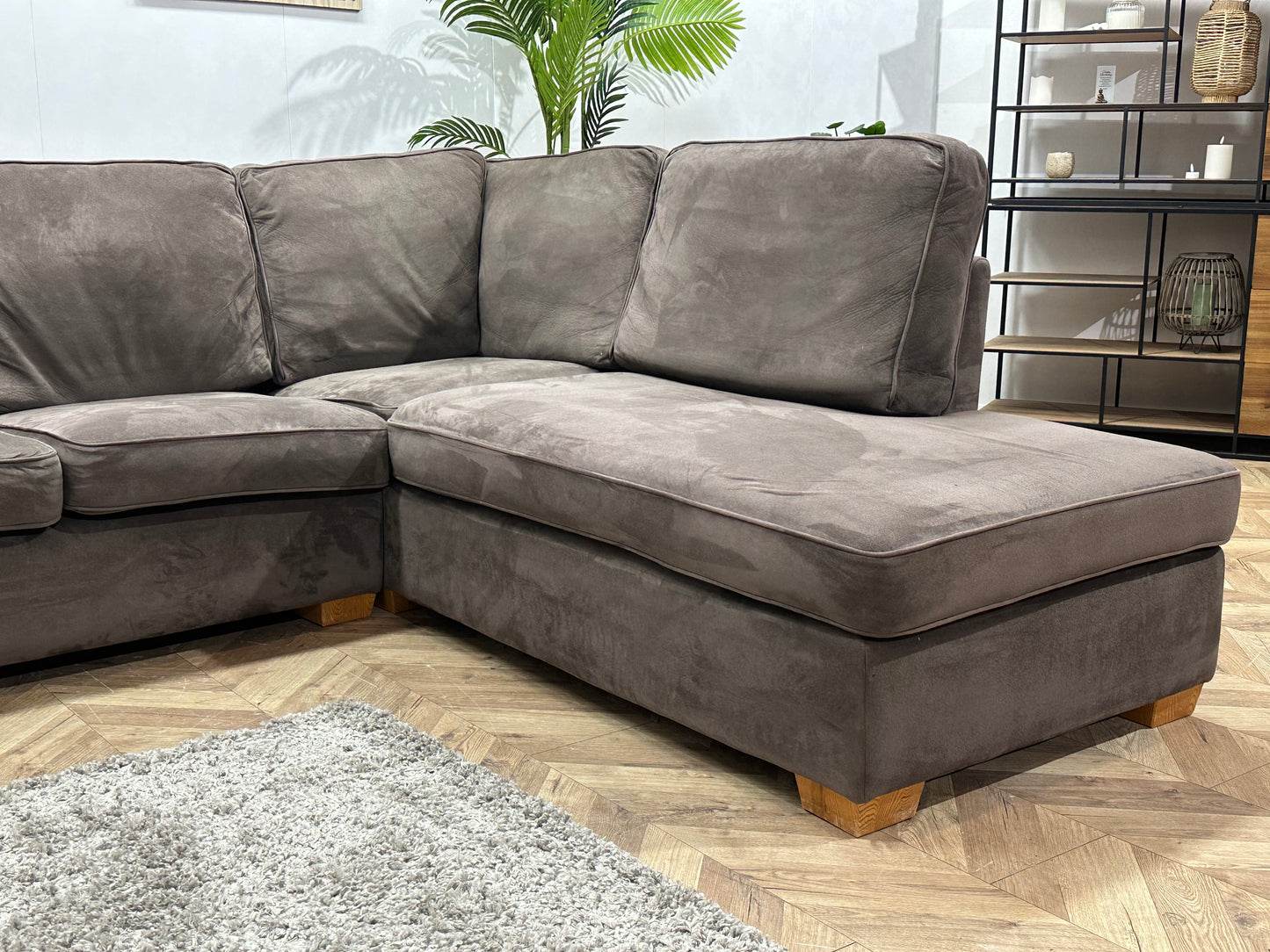 Bruine Velvet Hoekbank Inc Hocker ~ Losse Kussens Met Afneembare Hoezen