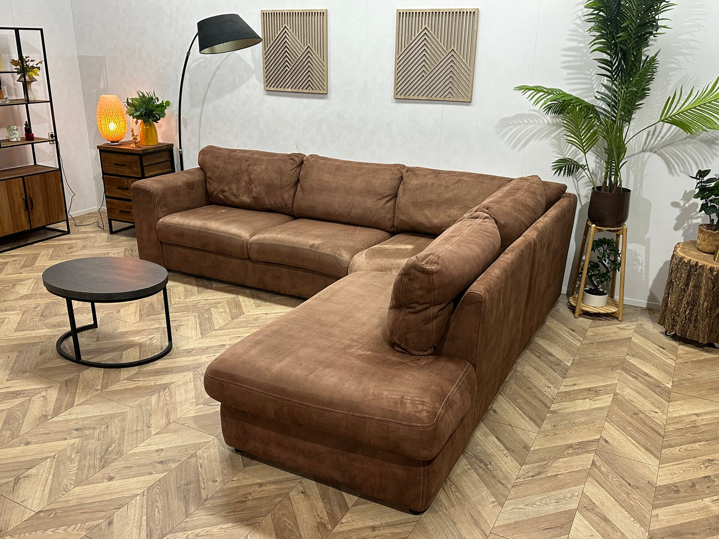 Bruine Suède Stoffen Hoekbank ~ Losse Kussens Met Afneembare Hoezen