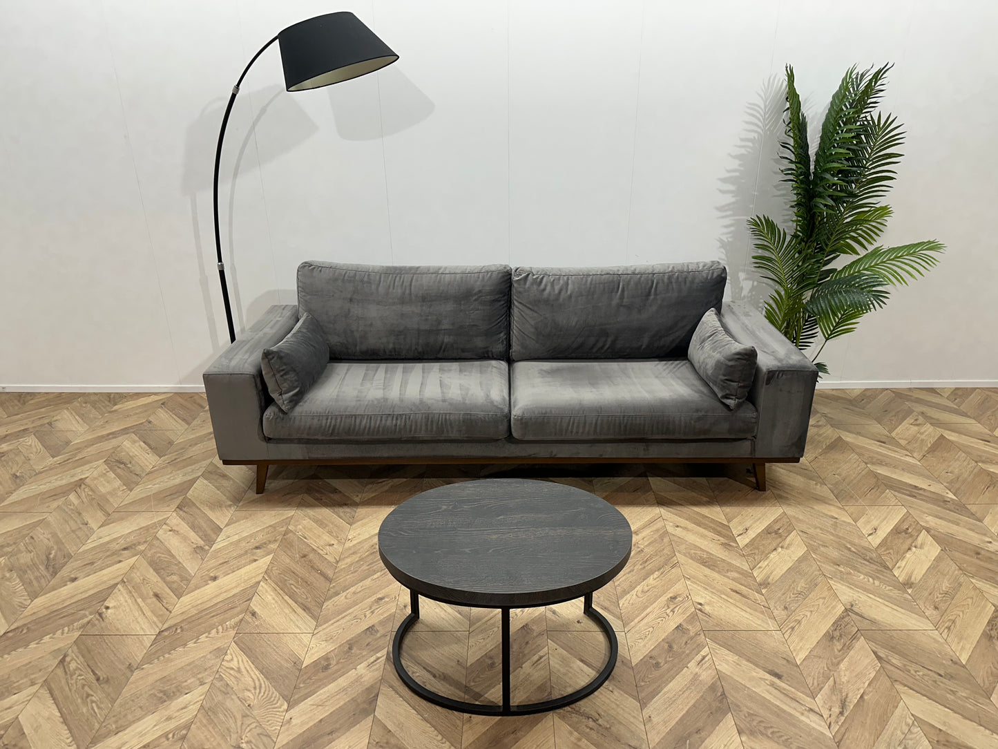 Grijze Velvet 2.5-Zits Bank ~ Losse Kussens Met Afneembare Hoezen