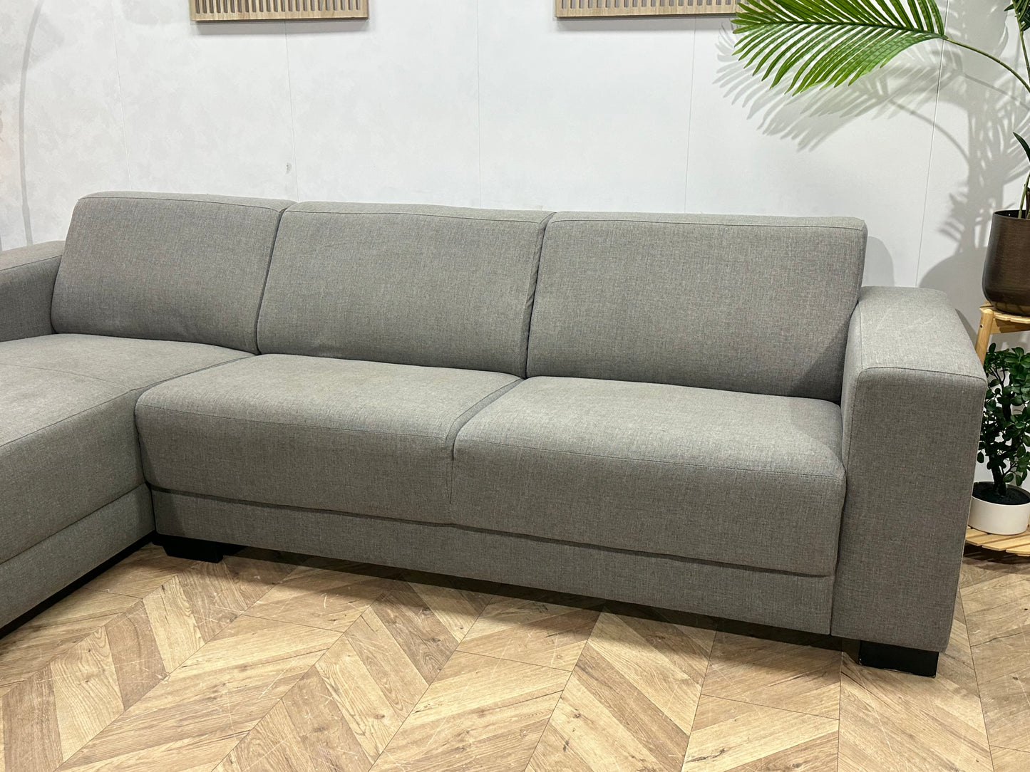 Licht Grijze Hoekbank ~ Vaste Kussens