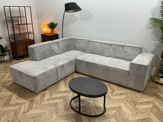 !Showroommodel! Licht Grijze Ribstof Hoekbank