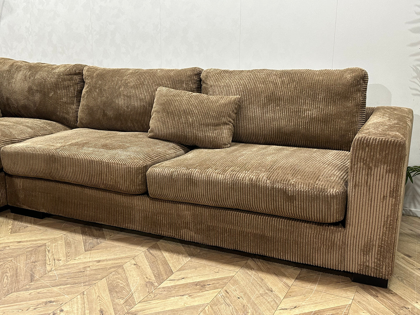 Taupe/Licht Bruine Ribstof Hoekbank ~ Losse Kussens Met Afneembare Hoezen