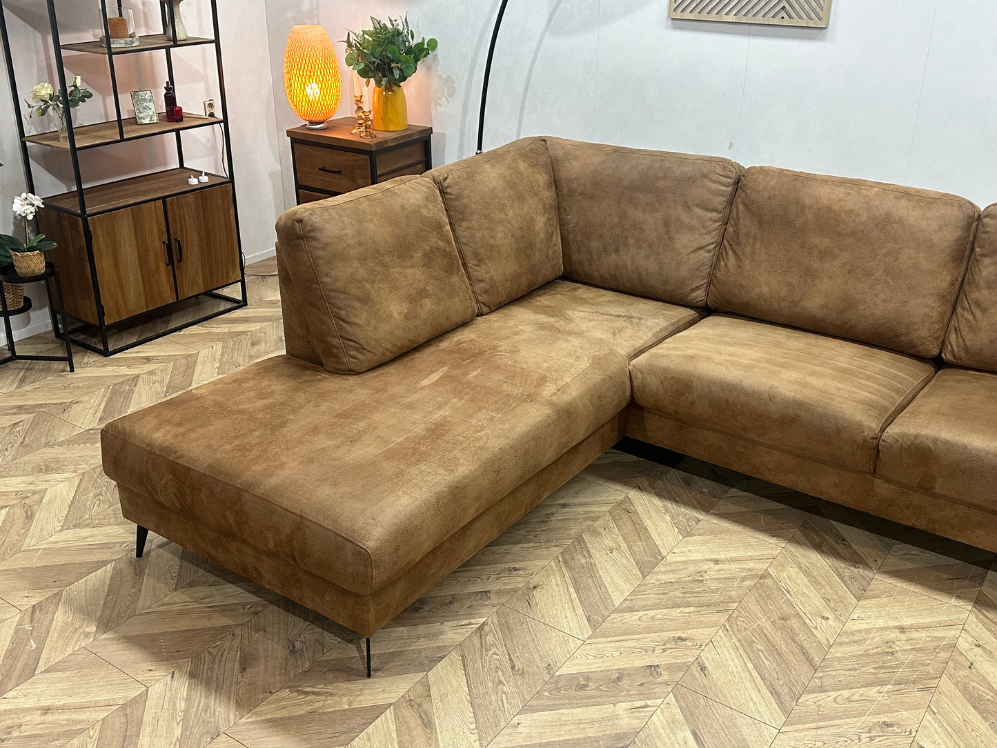 Bruine Suède Stoffen Hoekbank ~ Nieuwstaat