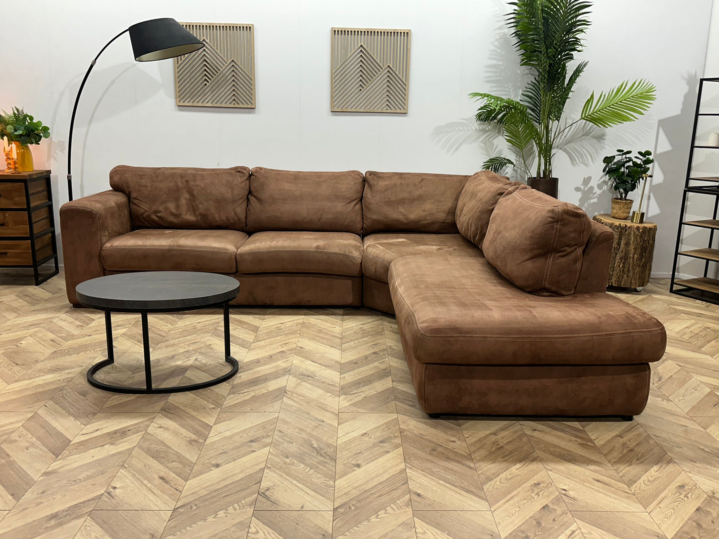 Bruine Suède Stoffen Hoekbank ~ Losse Kussens Met Afneembare Hoezen