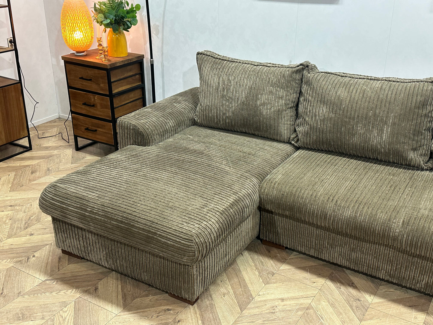 Bruine Ribstof U Bank ~ Losse Rugkussens Met Afneembare Hoezen