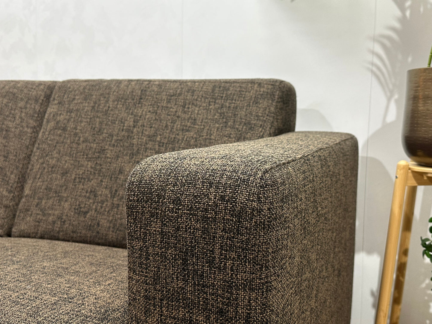 Bruine 2.5-Zits Bank Inc Fauteuil ~ Vaste Kussens