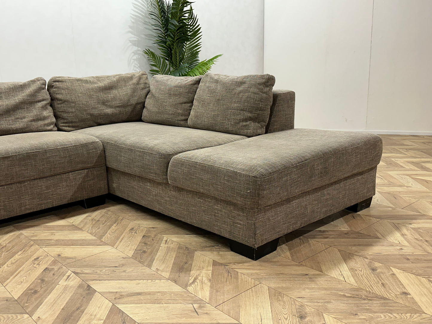 Beige/Bruine Hoekbank ~ Losse Rugkussens Met Afneembare Hoezen