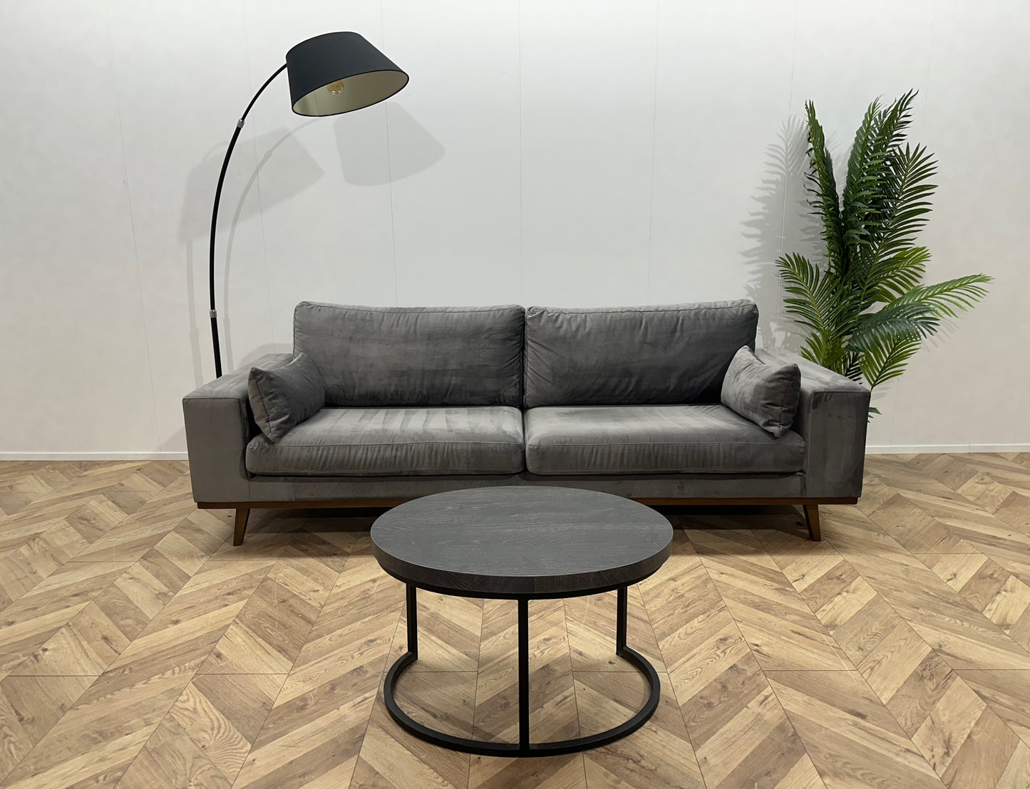 Grijze Velvet 2.5-Zits Bank ~ Losse Kussens Met Afneembare Hoezen