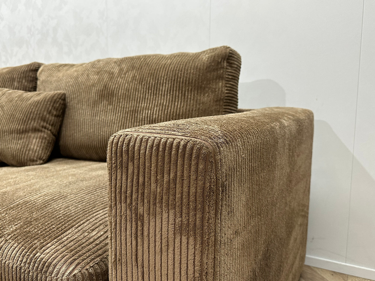 Taupe/Licht Bruine Ribstof Hoekbank ~ Losse Kussens Met Afneembare Hoezen