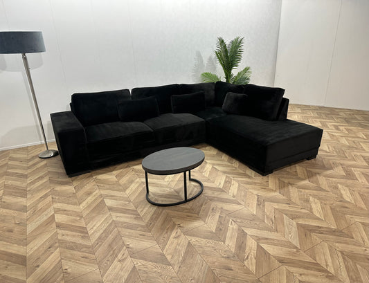 Zwarte Ruime Velvet Hoekbank ~ Losse Rugkussens Met Afneembare Hoezen
