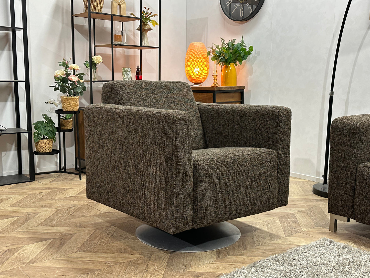 Bruine 2.5-Zits Bank Inc Fauteuil ~ Vaste Kussens