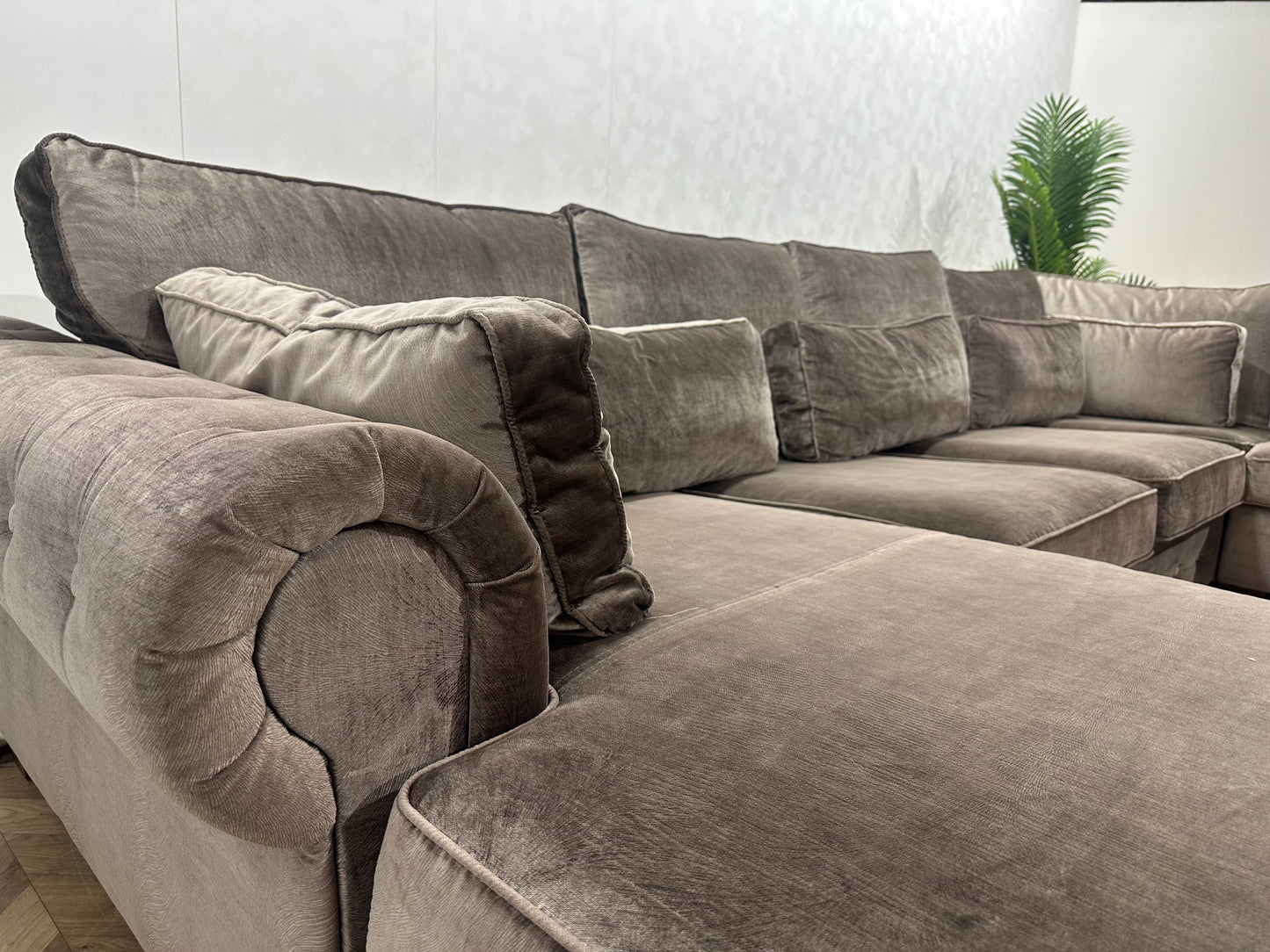 Grijze Ruime Velvet U Bank ~ Losse Kussens Met Afneembare Hoezen