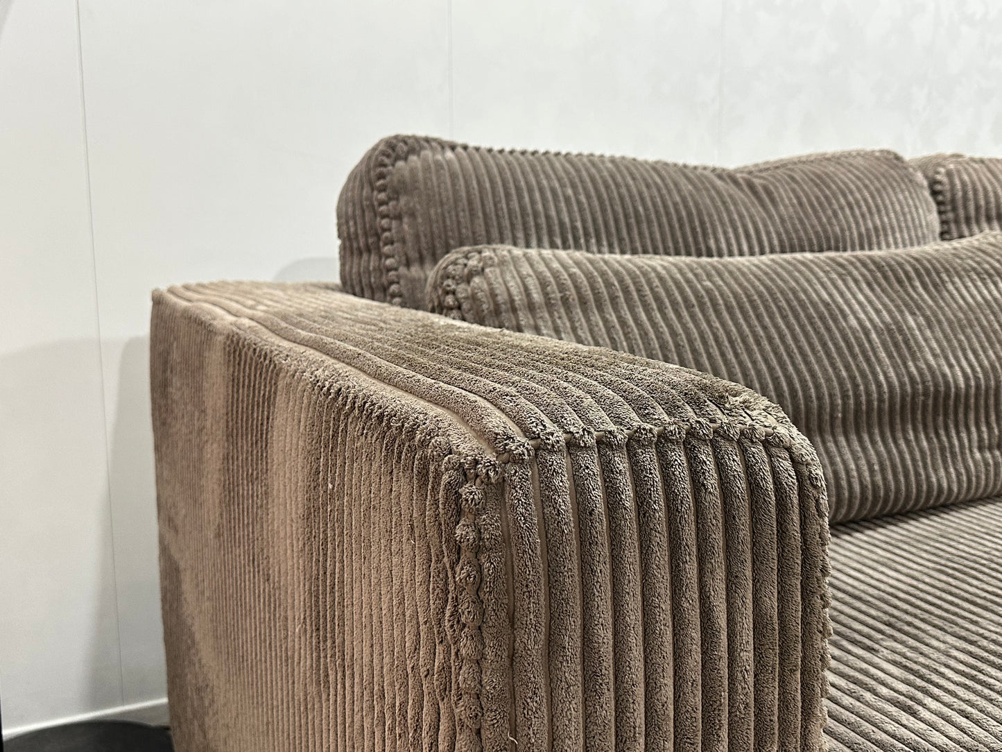 Licht Bruine Ribstof Hoekbank ~ Losse Kussens Met Afneembare Hoezen