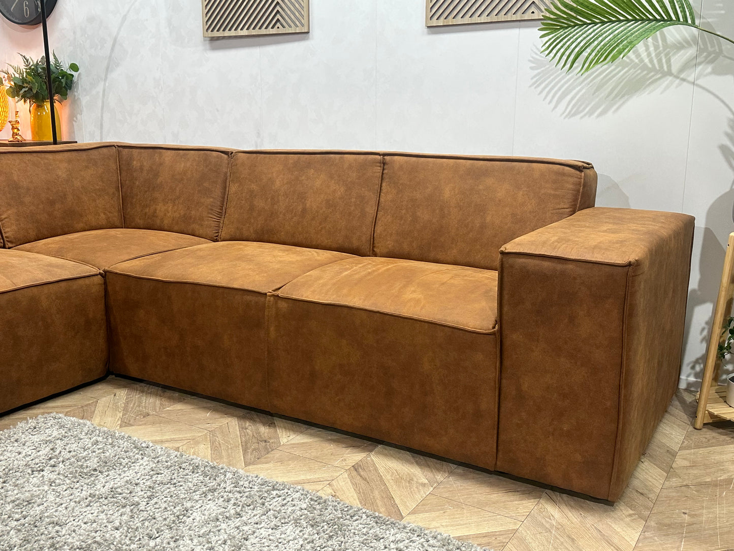 !Showroommodel! Cognac Bruine Suède Stoffen Hoekbank