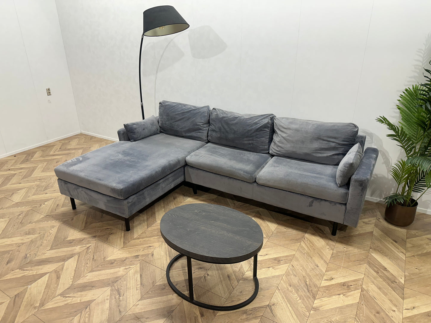 Grijze Velvet Hoekbank ~ Losse Kussens Met Afneembare Hoezen