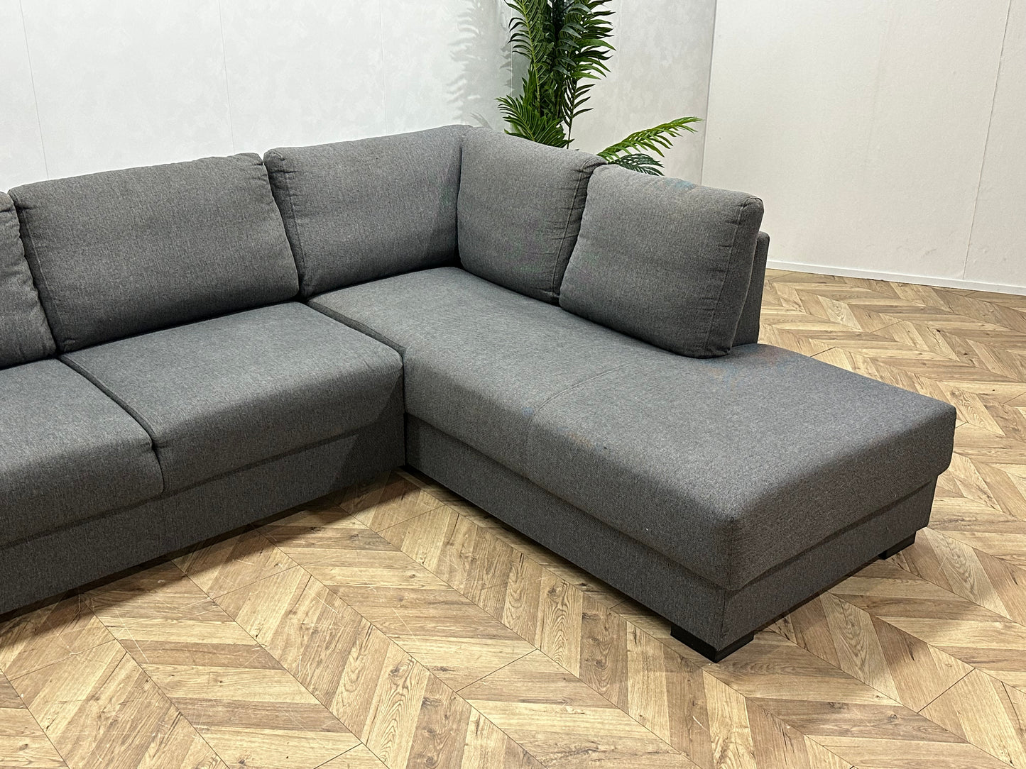 Grijze Hoekbank ~ Losse Rugkussens Met Afneembare Hoezen