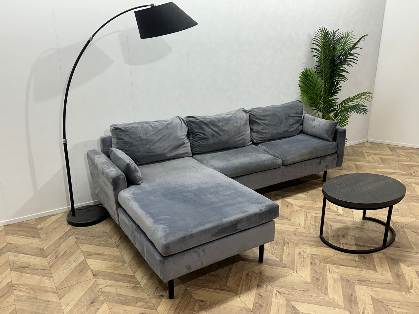 Grijze Velvet Hoekbank ~ Losse Kussens Met Afneembare Hoezen