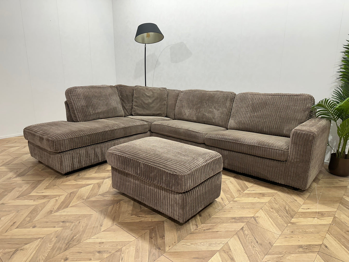 Licht Bruine Ribstof Hoekbank Inc Hocker ~ Losse Kussens Met Afneembare Hoezen