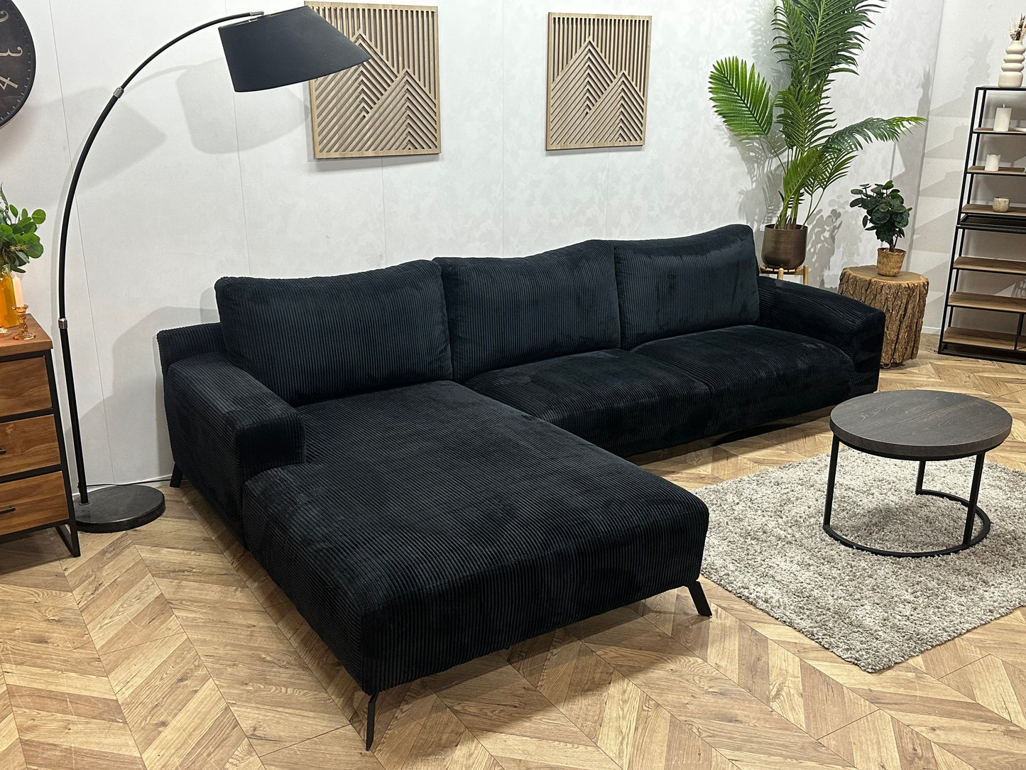 Zwarte Ribstof Hoekbank ~ Losse Rugkussens Met Afneembare Hoezen