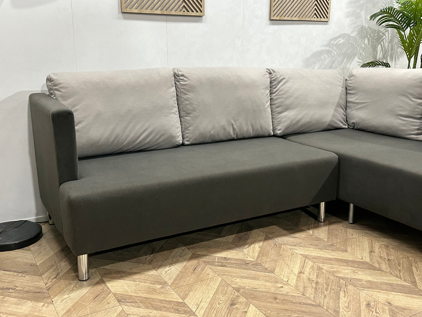 Grijze Hoekbank ~ Losse Licht Grijze Rugkussens Met Afneembare Hoezen