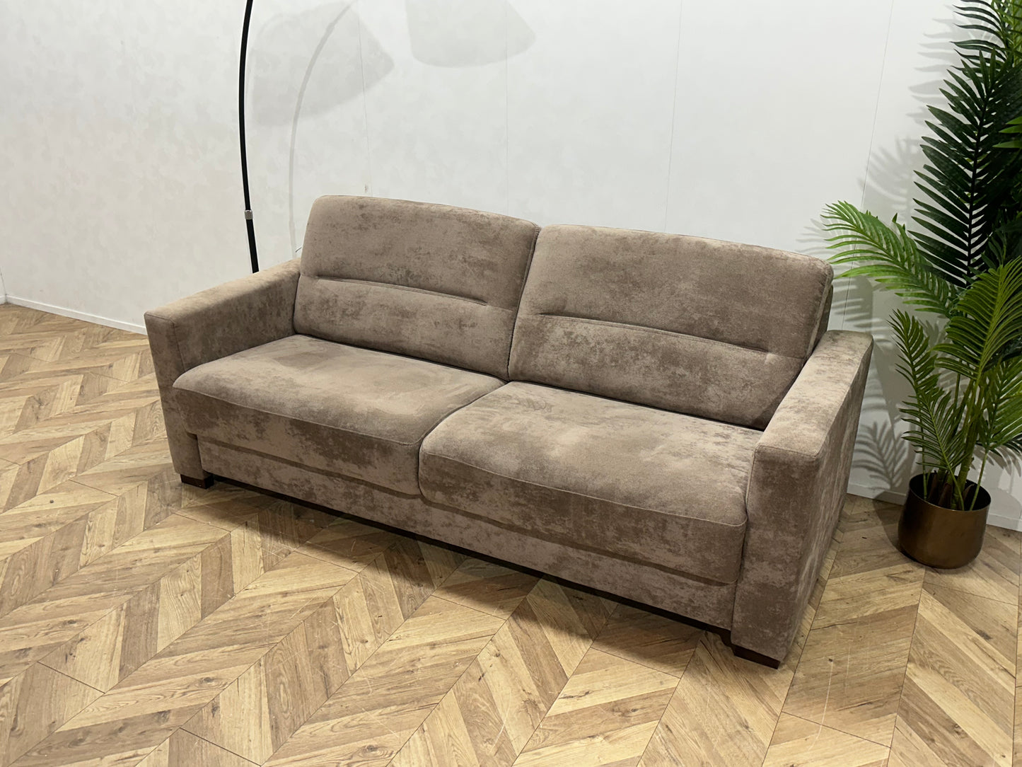 Licht Bruine Suède Stoffen 2.5-Zits Bank ~ Nieuwstaat