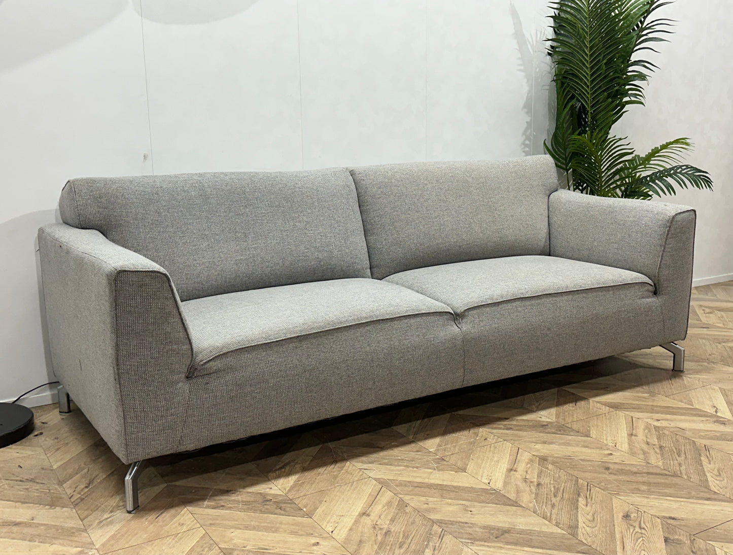 H&H Licht Grijze 2.5-Zits Bank Inc Hocker ~ Vaste Kussens