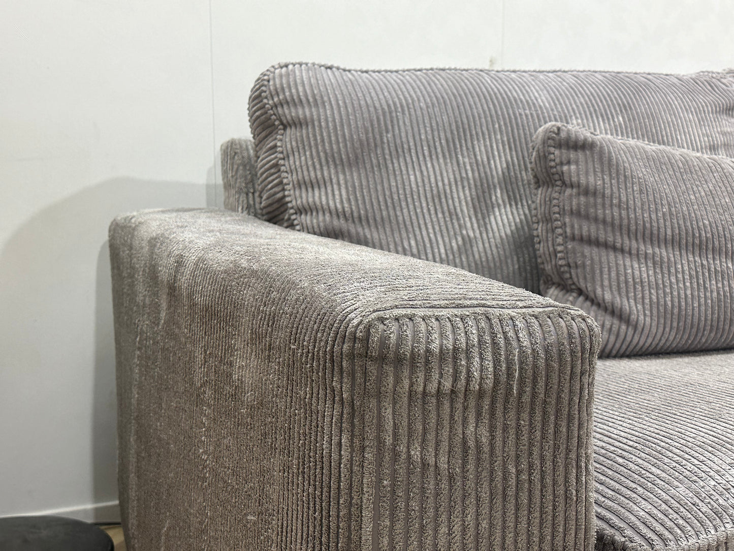 Licht Grijze Ribstof Hoekbank ~ Losse Kussens Met Afneembare Hoezen