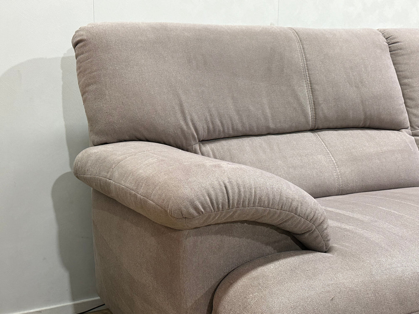 Licht Grijze Hoekbank ~ Vaste Kussens