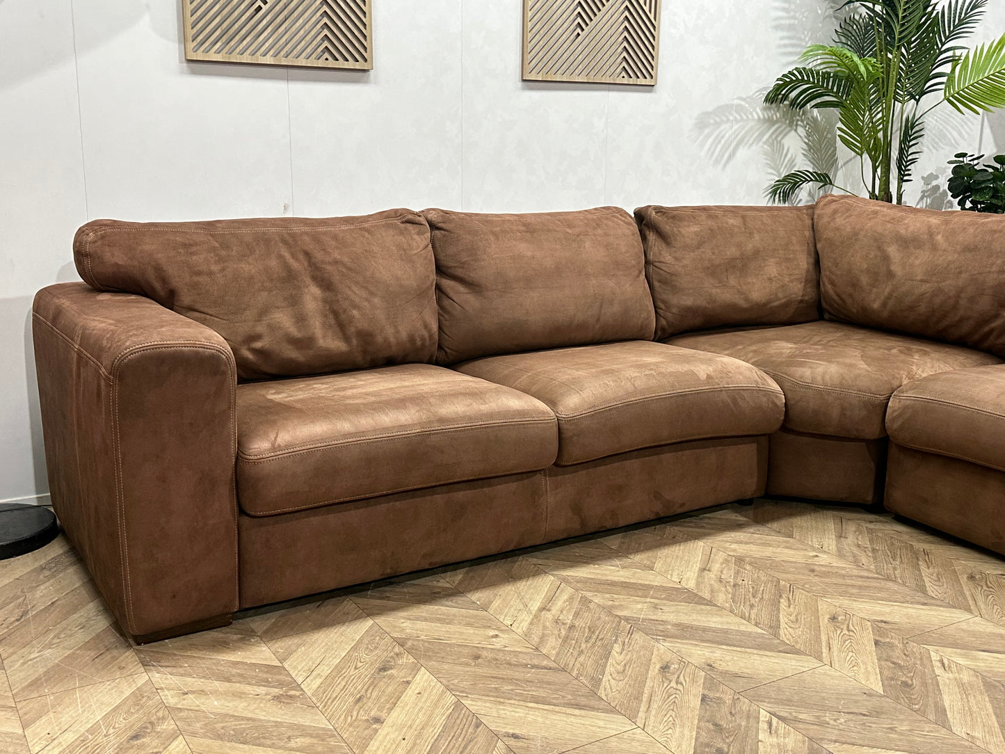 Bruine Suède Stoffen Hoekbank ~ Losse Kussens Met Afneembare Hoezen