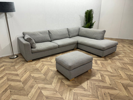 Licht Grijze Hoekbank Inc. Hocker ~ Losse Kussens Met Afneembare Hoezen