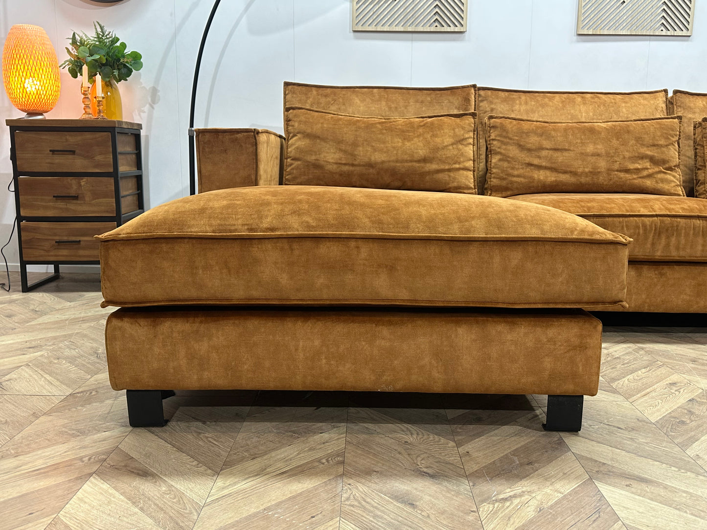 Oosterbaan Cognac Bruine Velvet Hoekbank ~ Losse Kussens Met Afneembare Hoezen