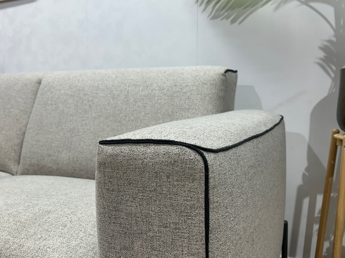 Xooon Licht Grijze 2.5-Zits Bank ~ Vaste Kussens