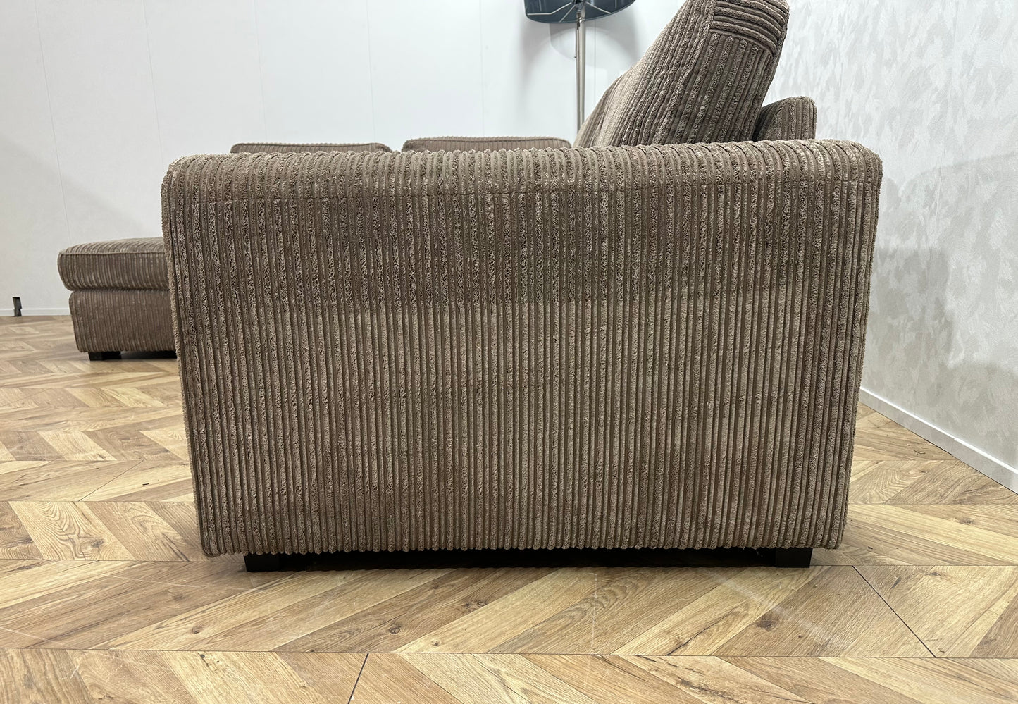 Taupe Ribstof Hoekbank ~ Losse Kussens Met Afneembare Hoezen