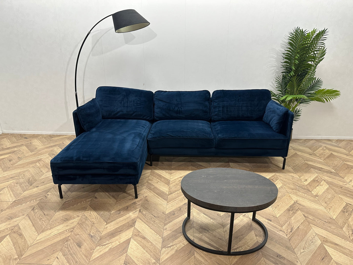 Donker Blauwe Velvet Hoekbank ~ Losse Rugkussens Met Afneembare Hoezen