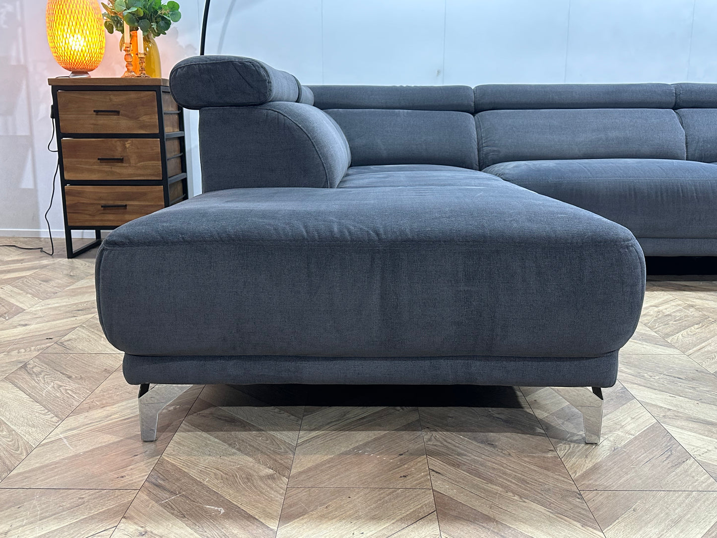 Grijze Suède Stoffen Hoekbank ~ Verstelbare Hoofdsteunen