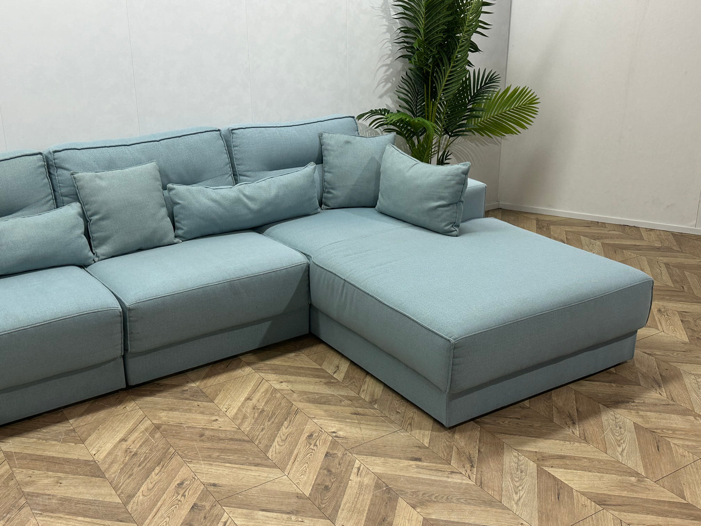 Licht Blauwe Ruime Hoekbank ~ Losse Rugkussens Met Afneembare Hoezen