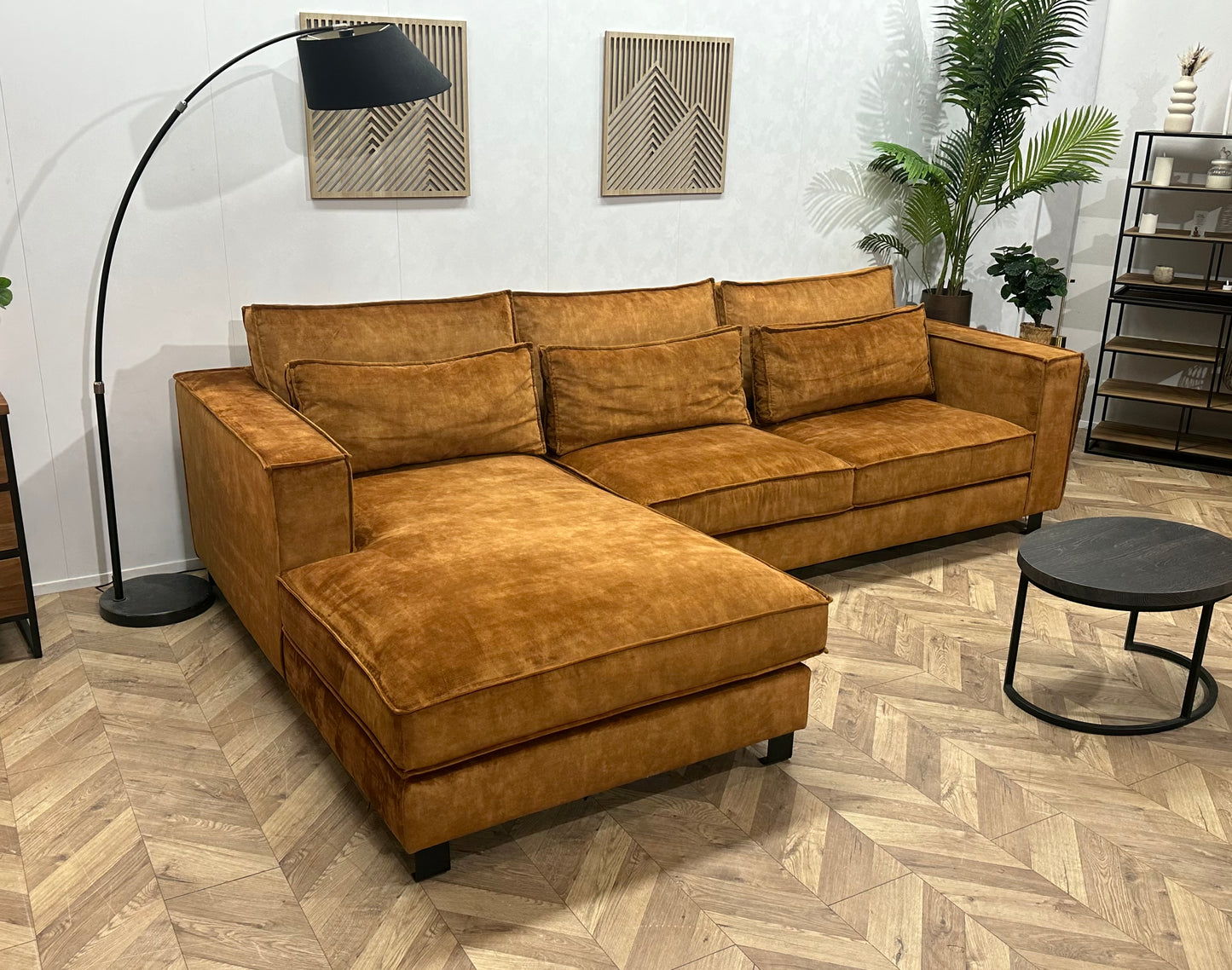 Oosterbaan Cognac Bruine Velvet Hoekbank ~ Losse Kussens Met Afneembare Hoezen