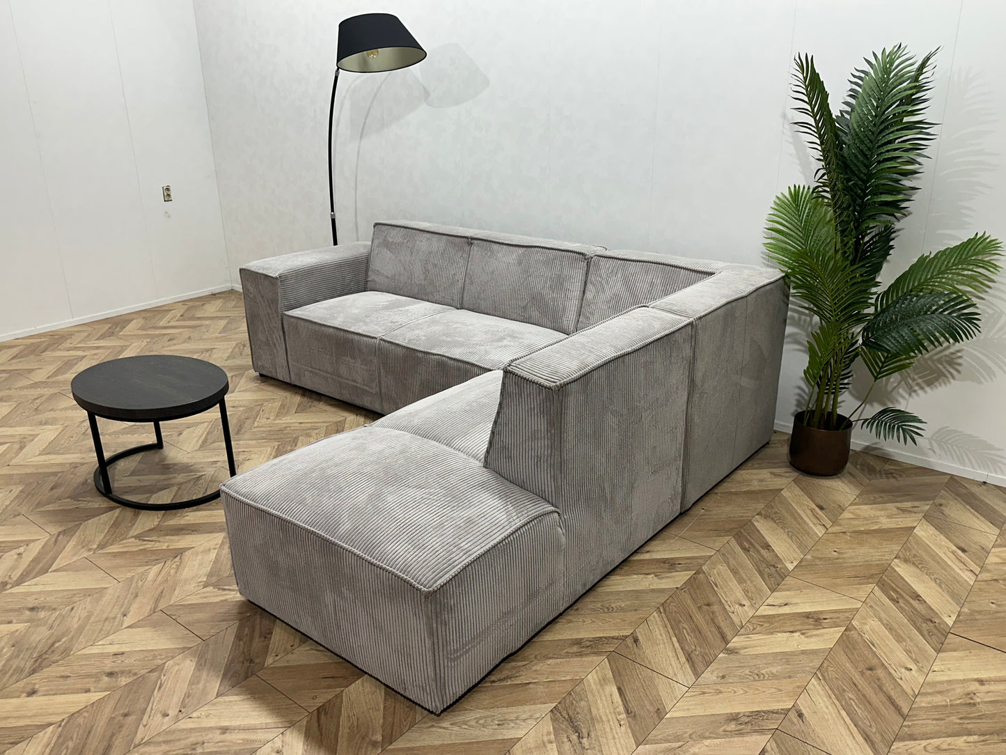 !Showroommodel! Licht Grijze Ribstof Hoekbank
