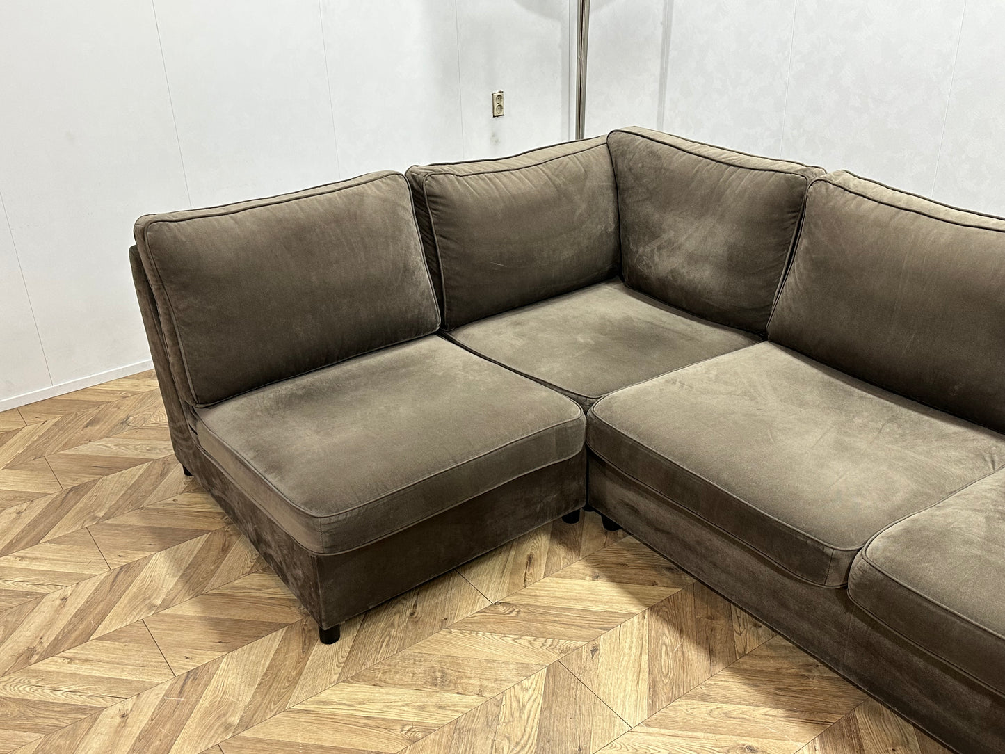 Bruine Velvet Design Bank ~ Nieuwstaat