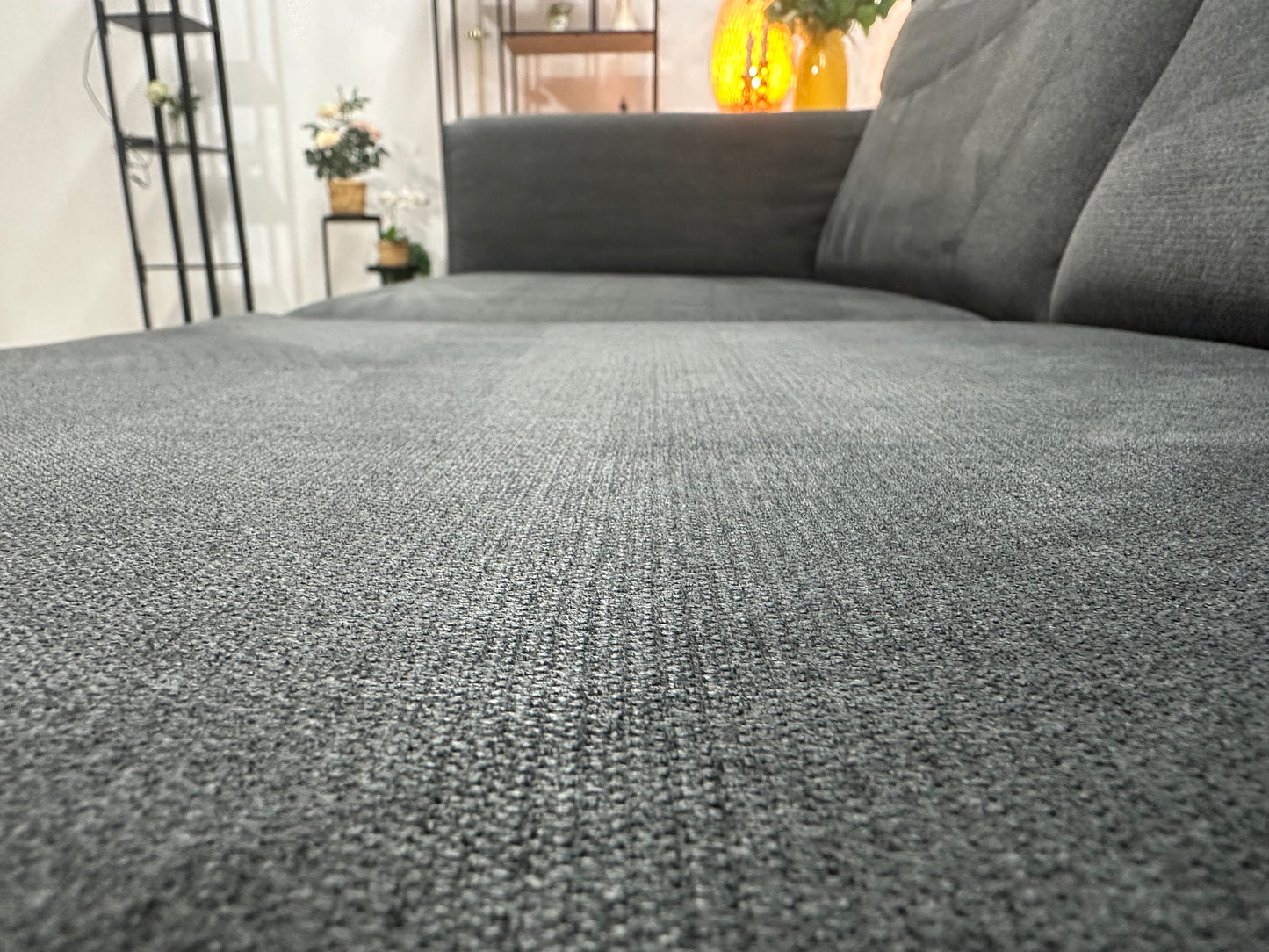 H&H Grijze Suede Stoffen 2.5-Zits Bank ~ Nieuwstaat