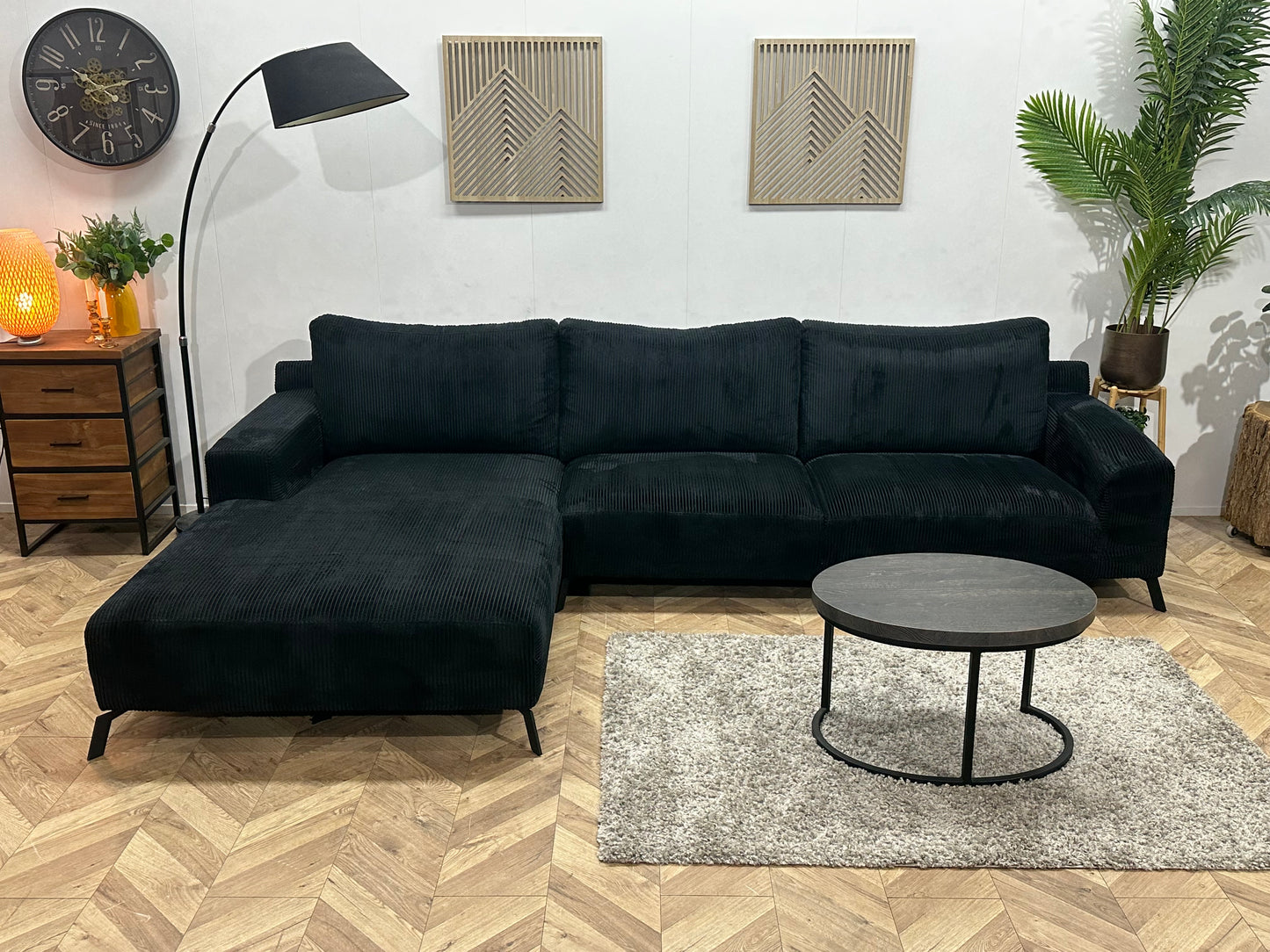 Zwarte Ribstof Hoekbank ~ Losse Rugkussens Met Afneembare Hoezen